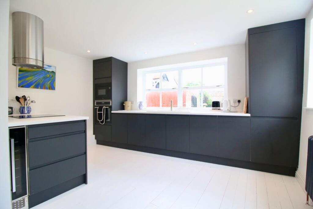 Betern Place By Air Premier Villa Seaford Exterior photo