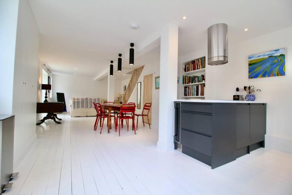 Betern Place By Air Premier Villa Seaford Exterior photo